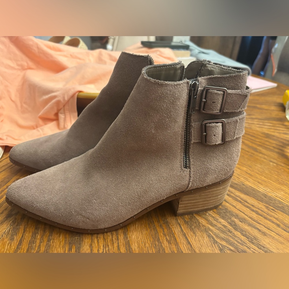 Bleecker and Bond Stylish Women's suede ankle boots - size 9